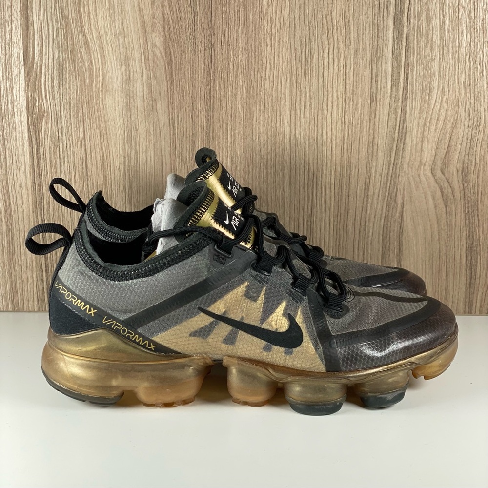 Nike Air Vapormax 2019 GS Black / Metallic Gold AJ2616-004 Size 6Y / Women’s 7.5